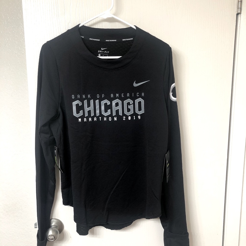 Women’s Dri-FIT long shelves